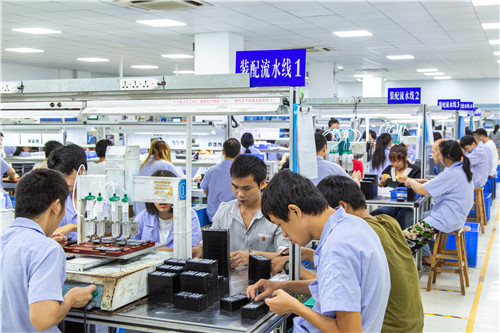 选择汽车硅胶按键定制厂家产品时，这几点你要格外注意